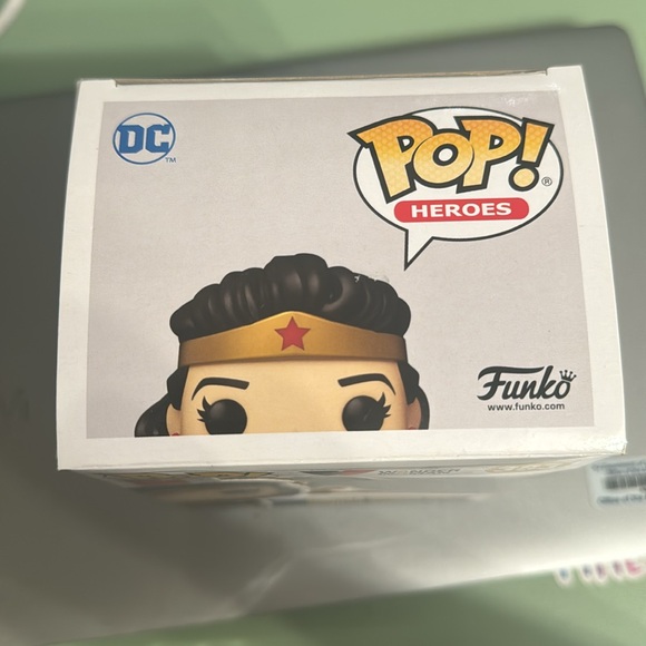 Wonder Woman Pop Heroes 383 - Picture 3 of 5